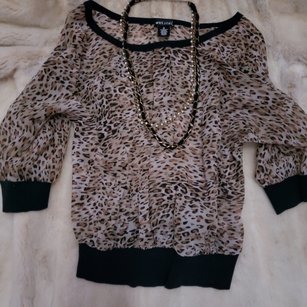 Leopard pull over